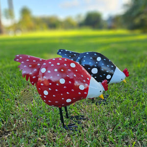 Hen Pecking Asst Red/black 15x30x11cm